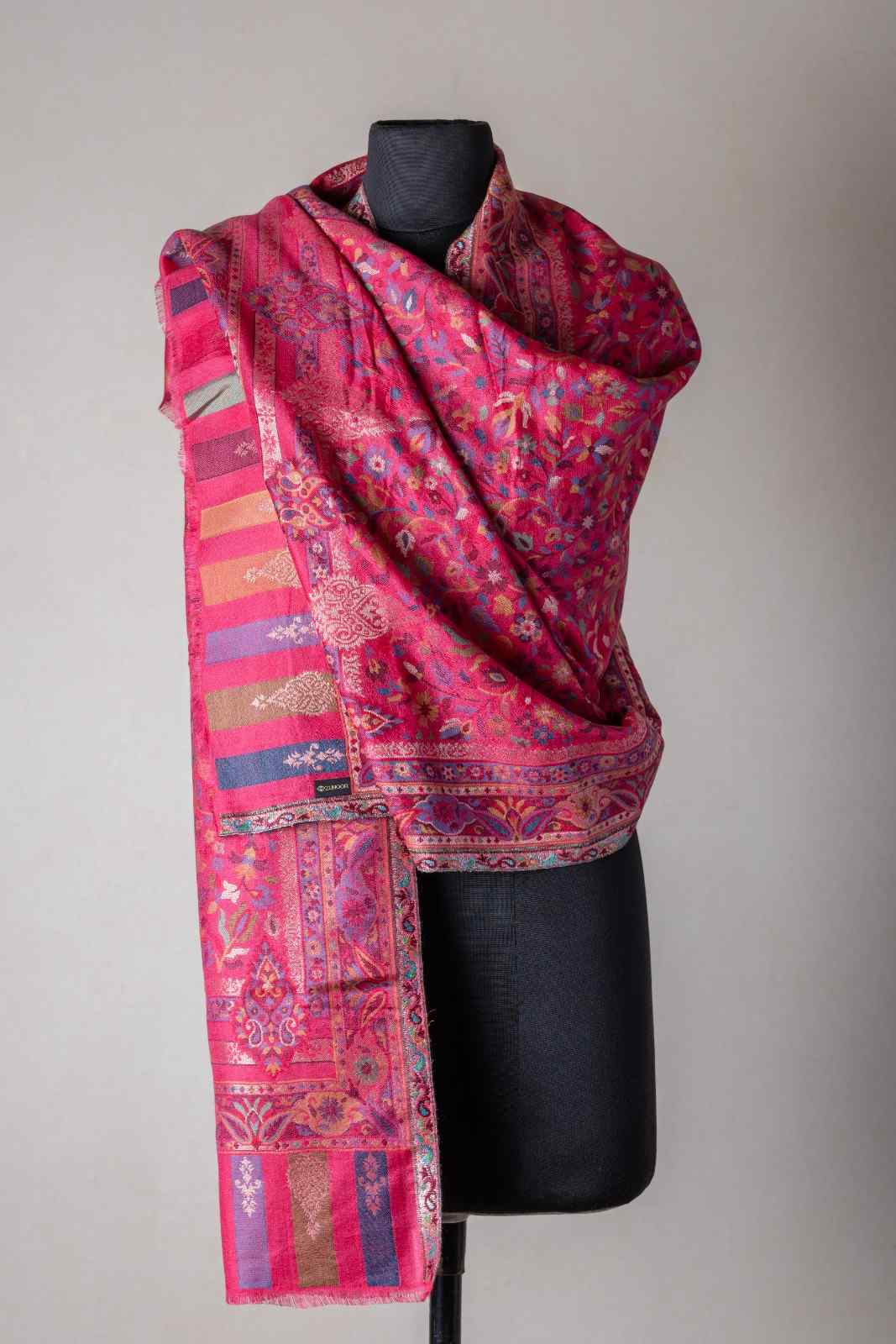 Zuhoor Classic Zari Kashmiri Stole (White/Black/Pink)