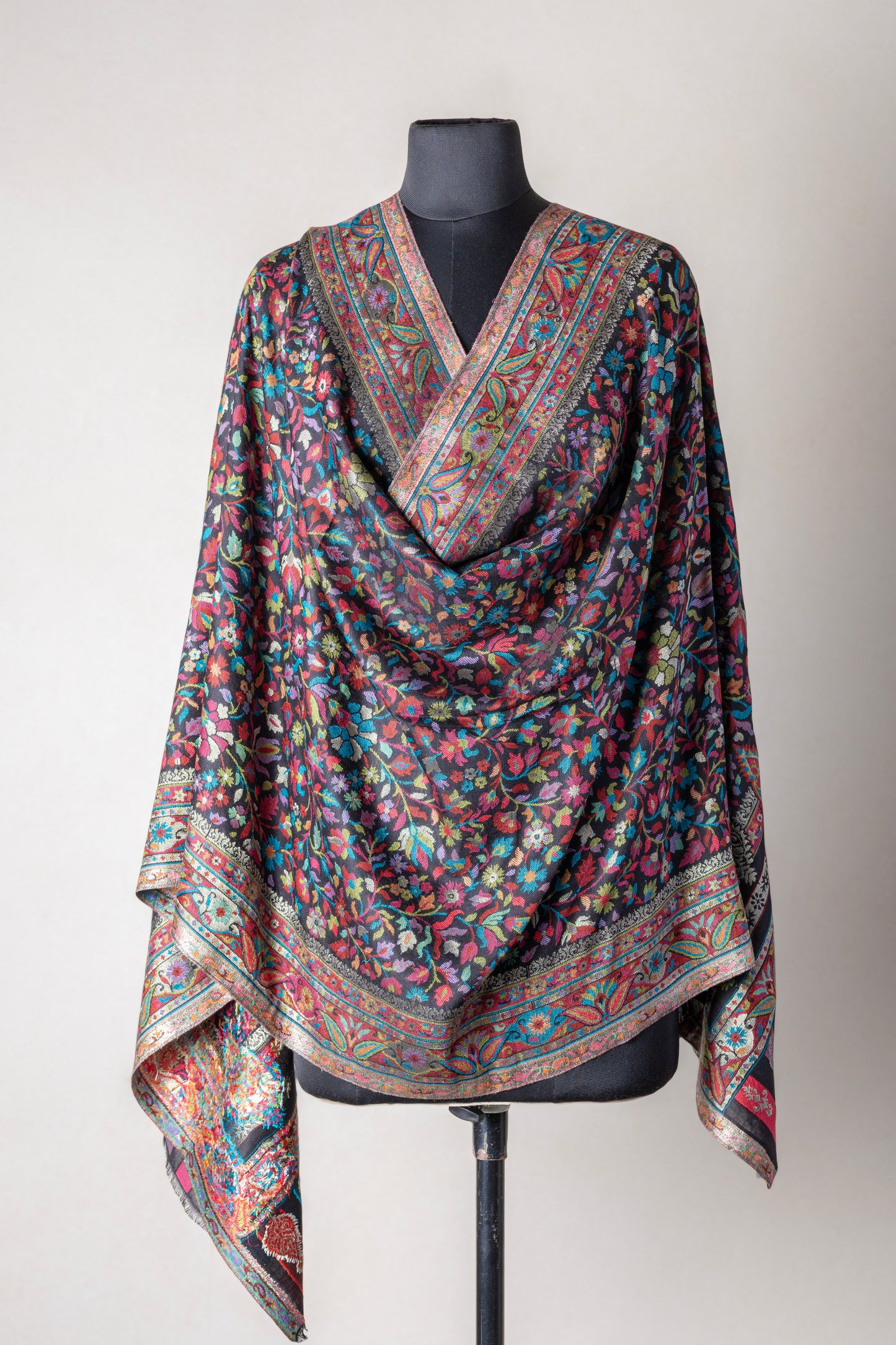 Zuhoor Classic Zari Kashmiri Stole Black