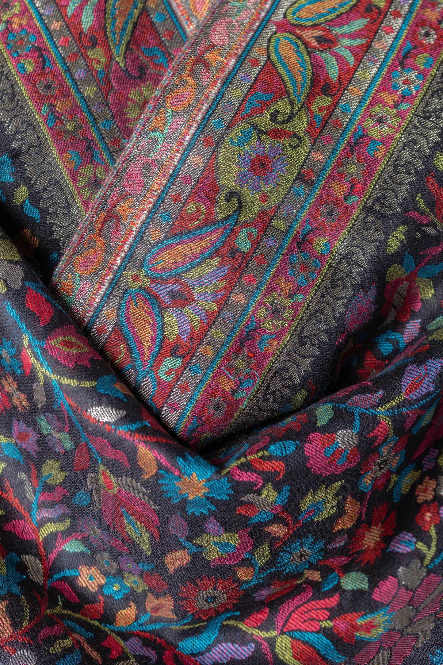 Zuhoor Classic Zari Kashmiri Stole Black